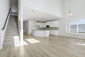 461 Windy Knoll Rd in Burleson, TX - Foto de edificio - Building Photo