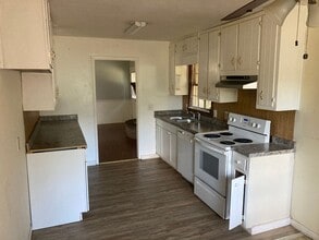 110 W Wedgewood Cir in Newnan, GA - Building Photo - Building Photo