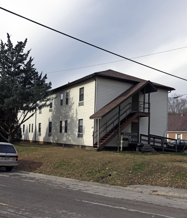 120 Tyrone Rd in Oak Ridge, TN - Foto de edificio - Building Photo