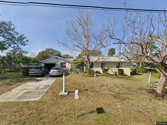 property at 25 River Dr