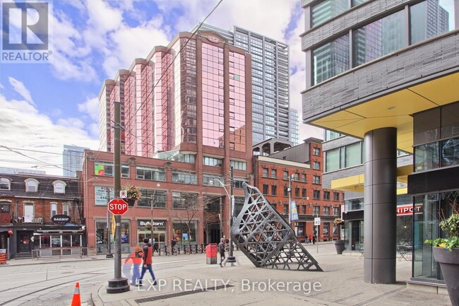 393-393 King St W