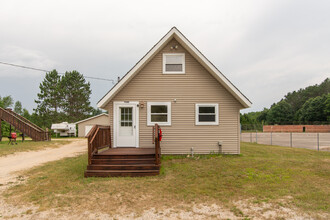 7048 W 38 Rd in Cadillac, MI - Building Photo - Primary Photo