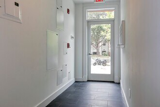 715 Kenyon Street in Washington, DC - Foto de edificio - Building Photo