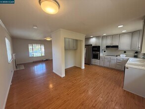 1049 Miranda Way in Livermore, CA - Building Photo - Building Photo