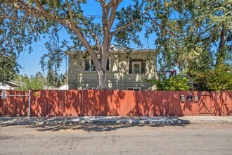 197 Nottingham Ave in Redwood City, CA - Building Photo - Building Photo