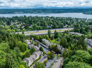 18505 SE Newport Way in Issaquah, WA - Building Photo - Building Photo