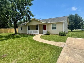 1592 Dr Martin Luther King Jr Dr in Montgomery, TX - Building Photo - Building Photo
