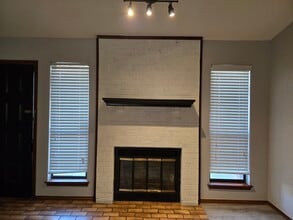 907 NE Tortoise Dr in Lawton, OK - Foto de edificio - Building Photo