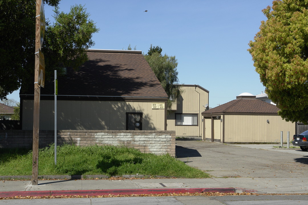 16287 Ashland Ave in San Lorenzo, CA - Building Photo