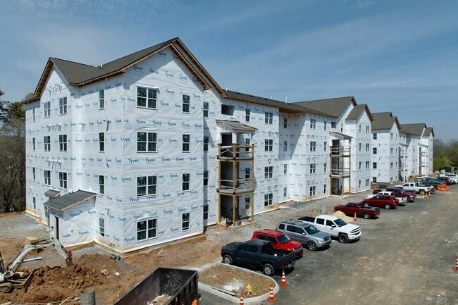 Grosvenor Square in Knoxville, TN - Building Photo - Building Photo