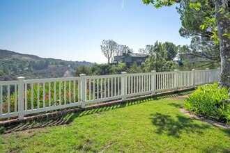 2324 Banyan Dr in Los Angeles, CA - Foto de edificio - Building Photo