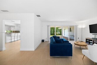 811 Capri St in Coral Gables, FL - Building Photo - Building Photo