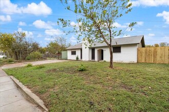 5711 Emerald Forest Dr in Austin, TX - Building Photo - Building Photo