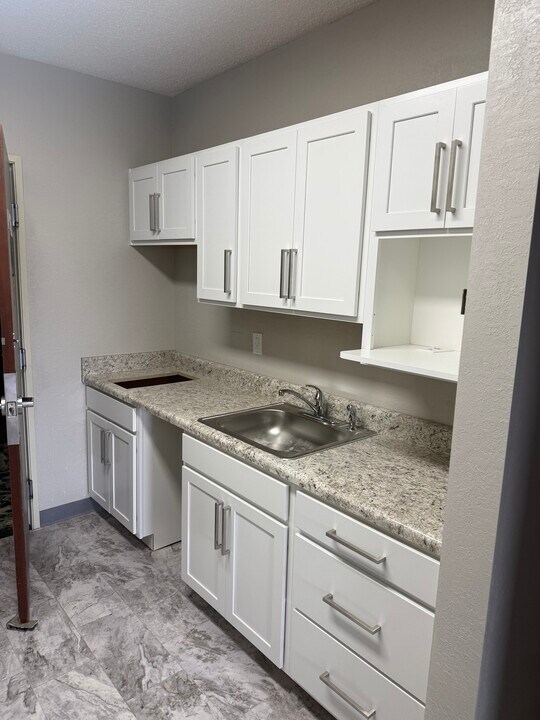 Riverbluff Senior Living Apartments in Mineral Wells, WV - Foto de edificio