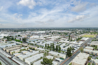 5500 Ackerfield Ave in Long Beach, CA - Building Photo - Building Photo