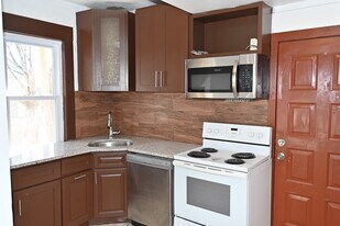 203 Cooke St, Unit 1 st floor in Waterbury, CT - Building Photo