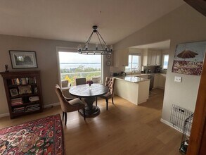 919 Karen Ann Dr in Camano, WA - Foto de edificio - Building Photo