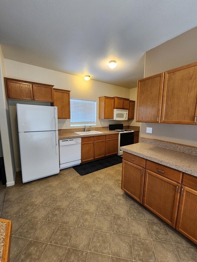 601 24th St in Rawlins, WY - Building Photo - Building Photo