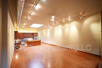 208 E 4th St in Waterloo, IA - Building Photo - Building Photo