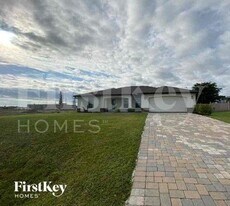 1922 NW 20th Terrace in Cape Coral, FL - Building Photo