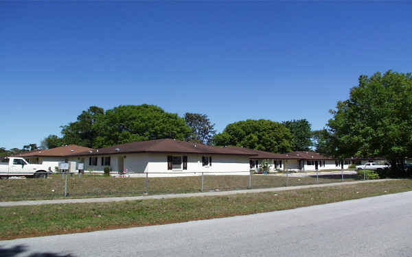 Queens Terrace Apartments in Pinellas Park, FL - Building Photo - Building Photo