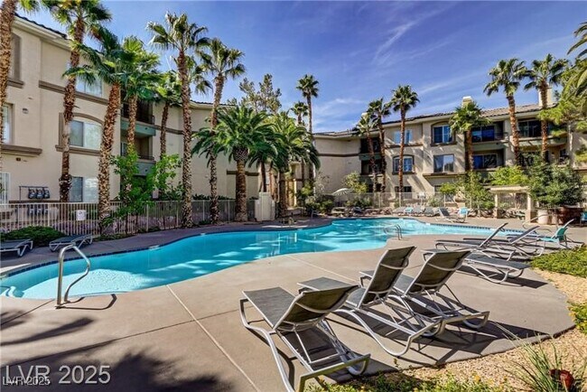 7143 S Durango Dr in Las Vegas, NV - Building Photo - Building Photo