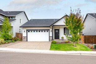 4016 SE Winslow Ct in Adair Village, OR - Building Photo