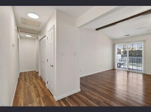 744 Flagship Dr in Newport News, VA - Foto de edificio - Building Photo