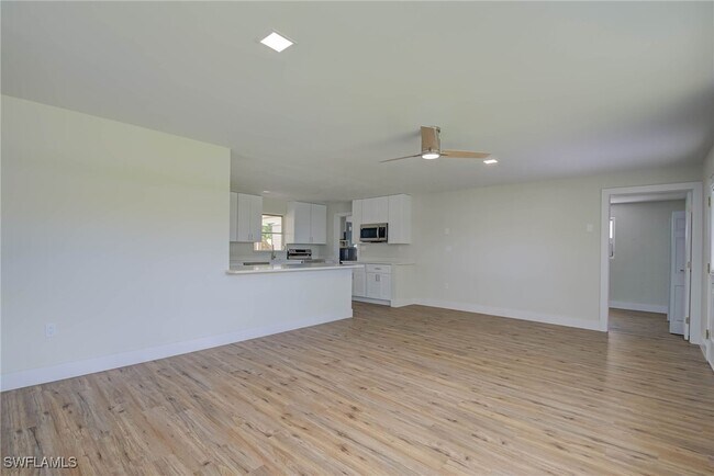372 Park Ln Dr in North Fort Myers, FL - Building Photo - Building Photo