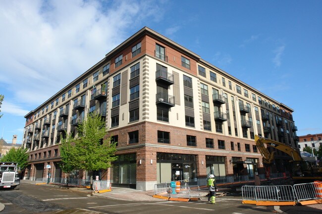 Fifth Avenue Court in Portland, OR - Building Photo - Building Photo