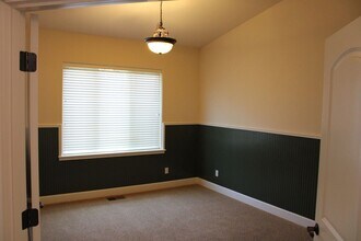 3453 NE Fieldstone Ct in Bend, OR - Building Photo - Building Photo