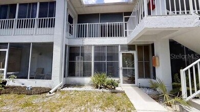 957 SE Mayo Dr in Crystal River, FL - Building Photo - Building Photo