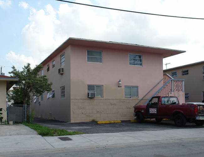 2745 SW 10th Ter in Miami, FL - Building Photo - Building Photo