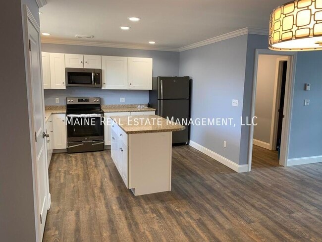 66 Basketball Ct in Bangor, ME - Building Photo - Building Photo