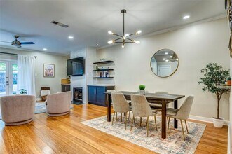 5859 Frankford Rd in Dallas, TX - Foto de edificio - Building Photo