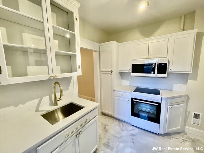 1697 Cambridge St, Unit 19 in Cambridge, MA - Building Photo - Building Photo
