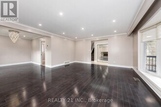 2 Chancery Ln in Toronto, ON - Building Photo - Building Photo