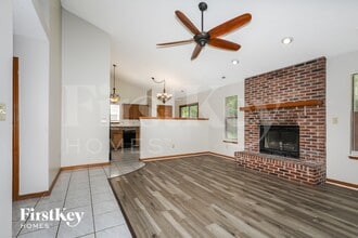 6824 Oak Lake Dr, Unit 149 in Indianapolis, IN - Foto de edificio - Building Photo