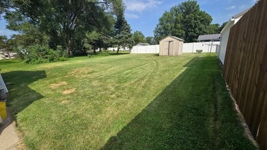 104 Sycamore St in La Porte City, IA - Building Photo - Building Photo