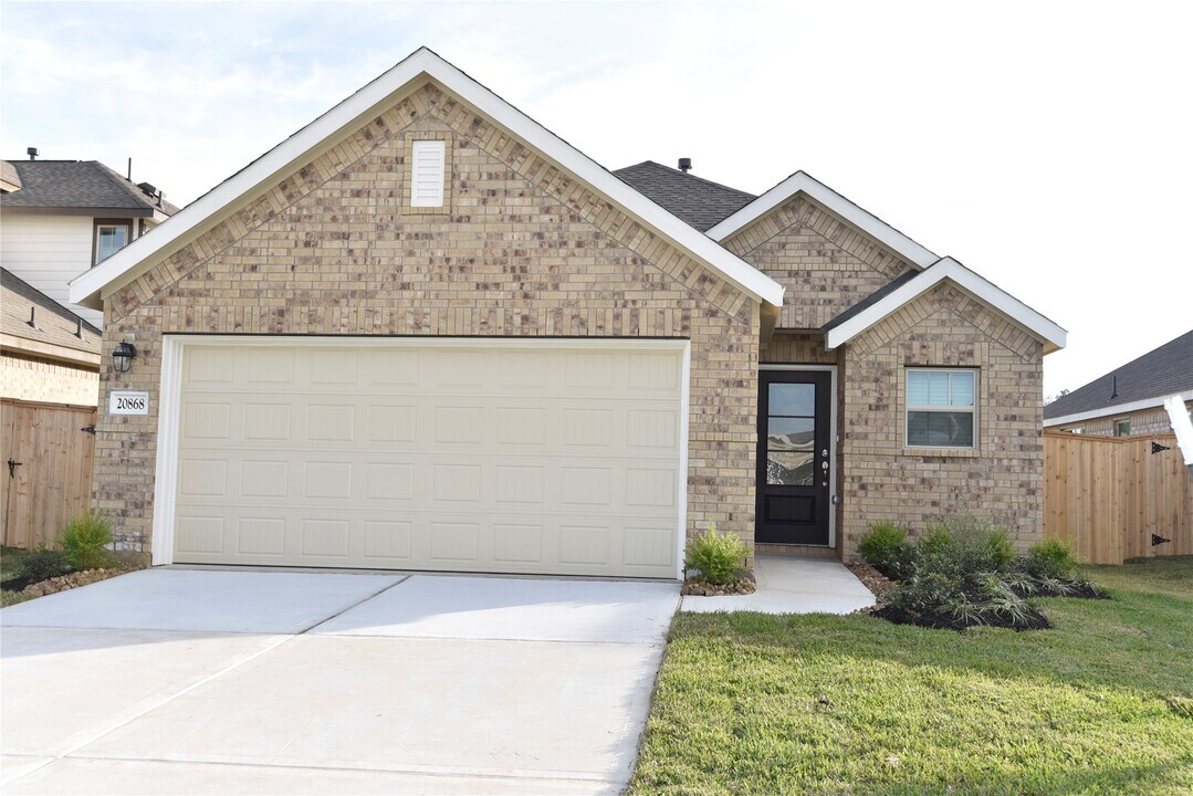 20868 Cropani Shadow Dr in New Caney, TX - Building Photo