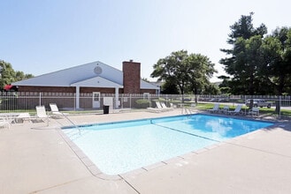 Colonial Heights in Lincoln, NE - Building Photo - Building Photo