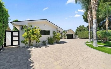 6243 Berquist Ave in Woodland Hills, CA - Foto de edificio - Building Photo
