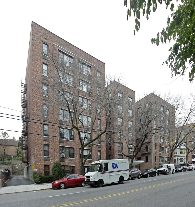 Saratogian in Bronx, NY - Foto de edificio