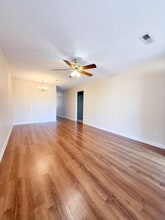 412 E Pershing Ave in Muscle Shoals, AL - Foto de edificio - Building Photo