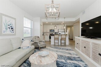 5629 Double Eagle Cir, Unit 4218 in Ave Maria, FL - Foto de edificio - Building Photo