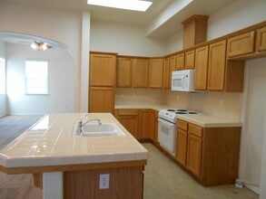 638 W Milano Ln in Clovis, CA - Building Photo - Building Photo