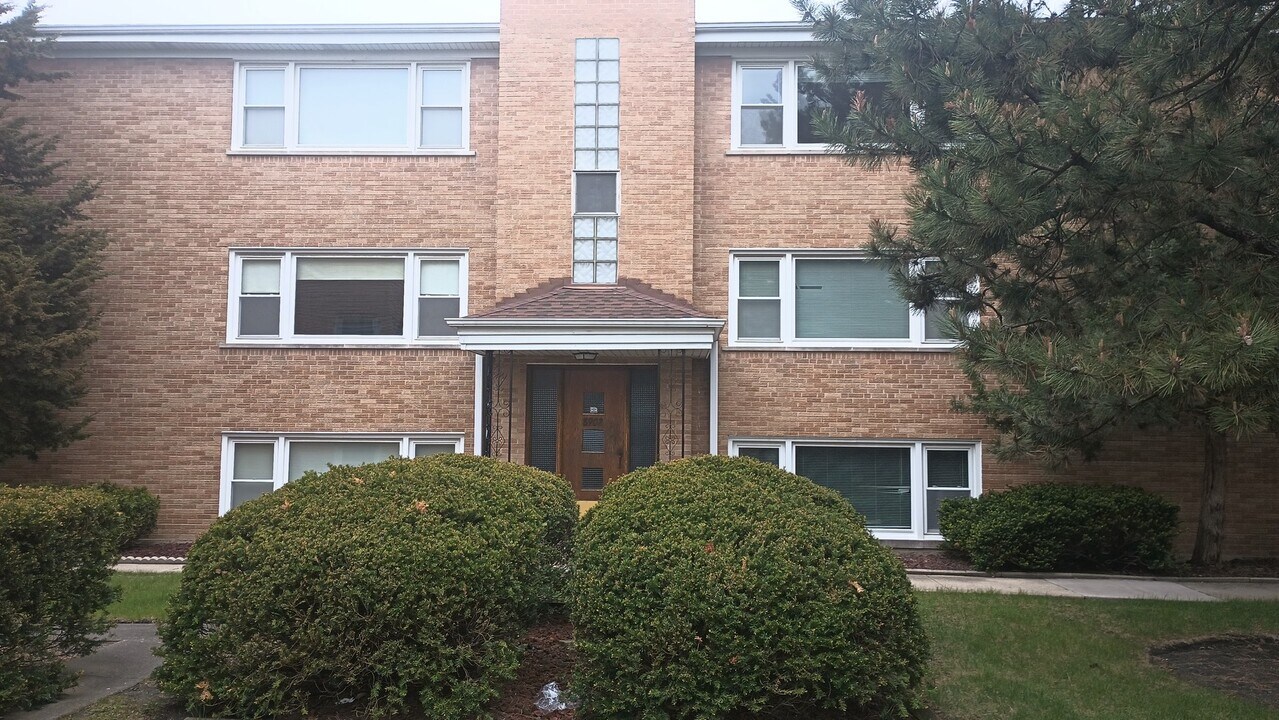 8902 N Wisner St in Niles, IL - Building Photo
