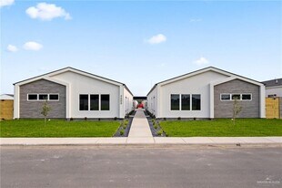 2605 Woodpecker Rd in Weslaco, TX - Building Photo