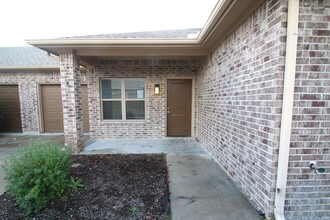 228 Stewart Bend Ct in Azle, TX - Building Photo - Building Photo