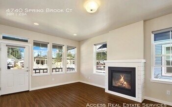 4740 Spring Brook Ct in Bellingham, WA - Building Photo - Building Photo